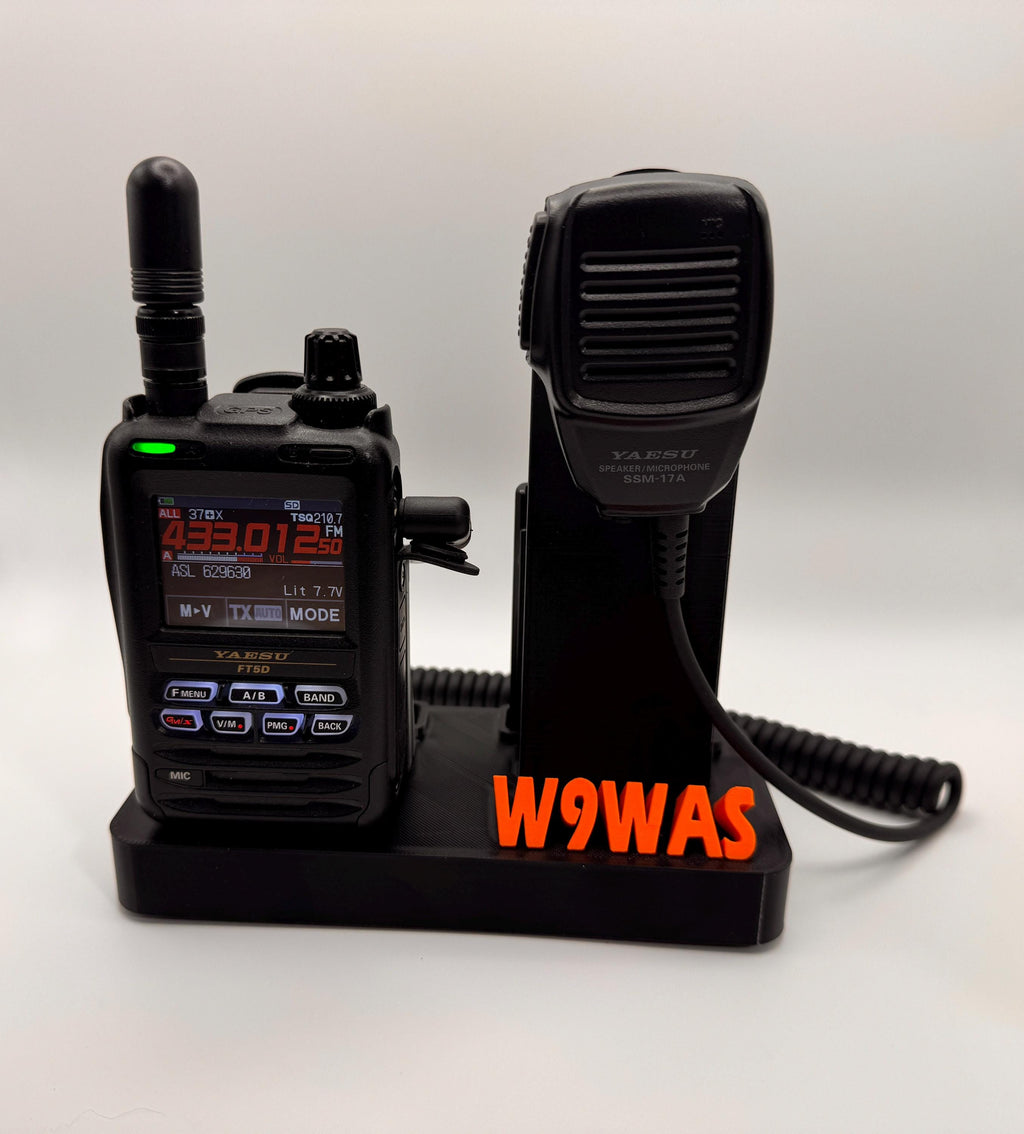Yaesu FT5 / FT3 2026 desk stand – with radio and speaker mic