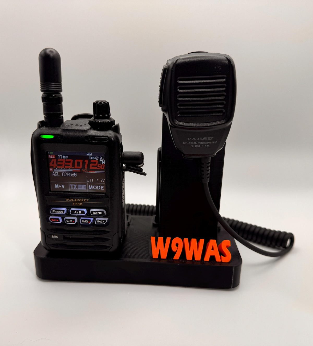 Yaesu FT5 / FT3 2026 desk stand – with radio and speaker mic