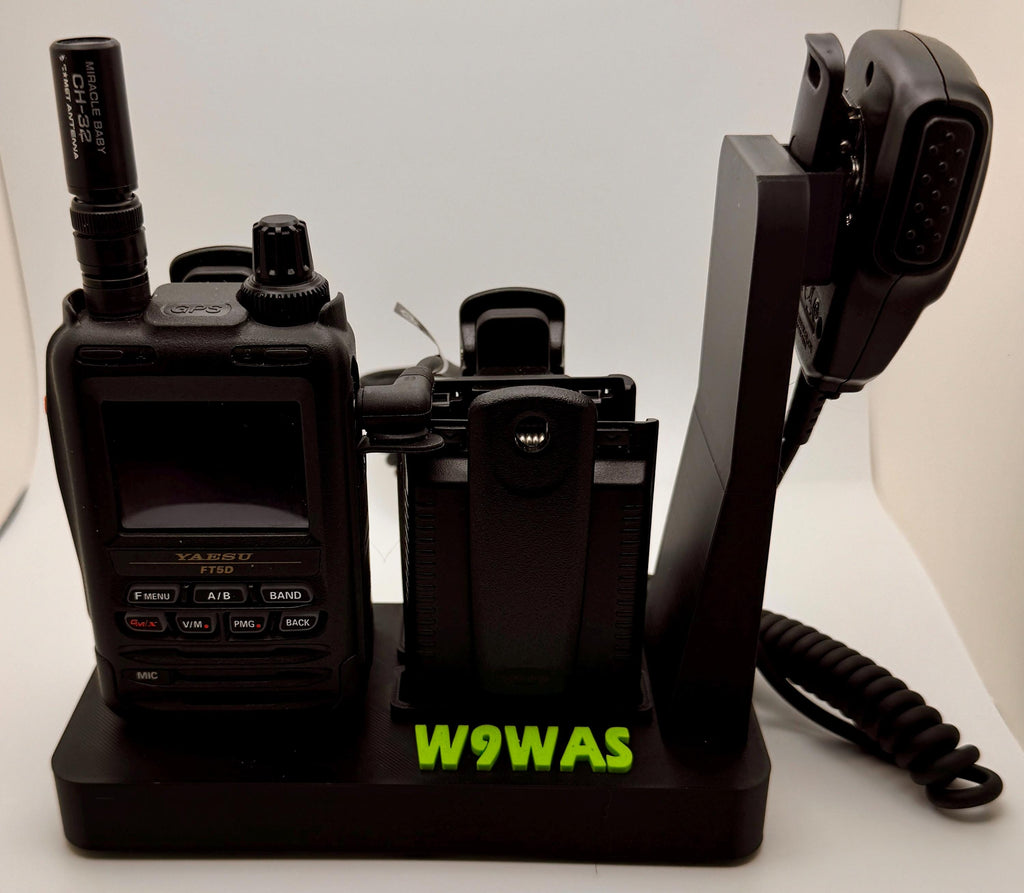 Yaesu FT5D desk stand with custom callsign – front view with radio and battery