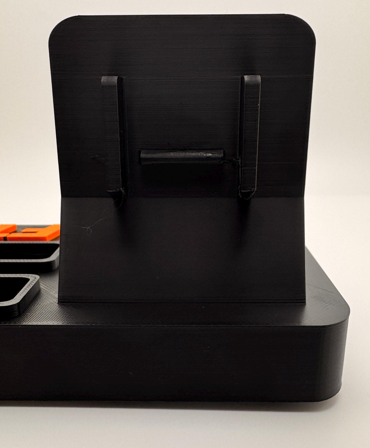 Yaesu FT5D desk stand with FT5 motif – mic clip rear view