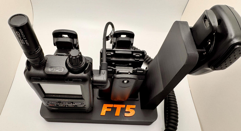 Yaesu FT5D desk stand with FT5 motif – radio and battery close-up